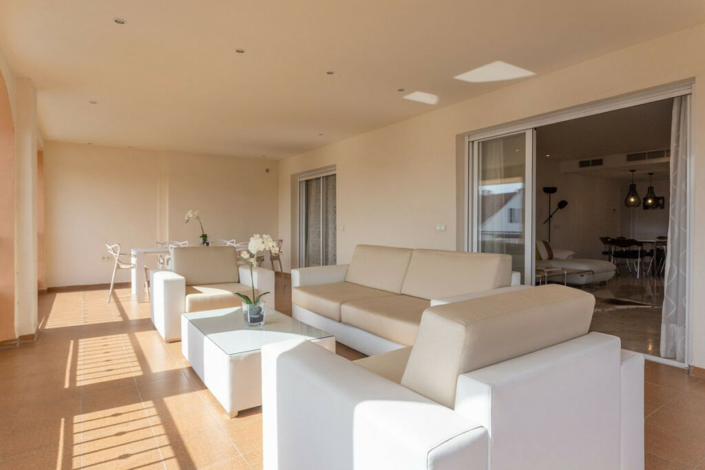 Middle Floor Apartment Nueva Andalucía Málaga - image 8