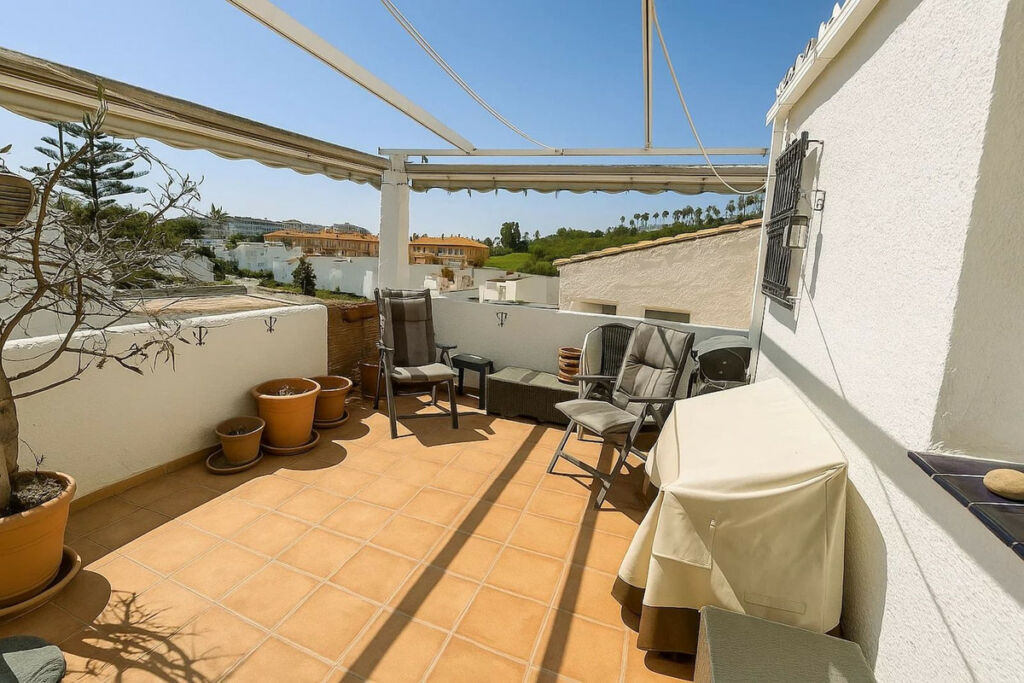 Top Floor Apartment La Duquesa Málaga - image 8