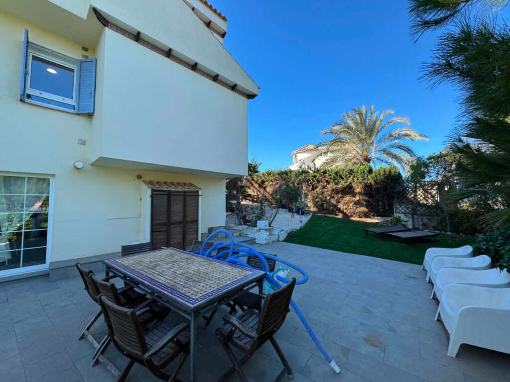 Detached Villa La Zenia Alicante - image 8