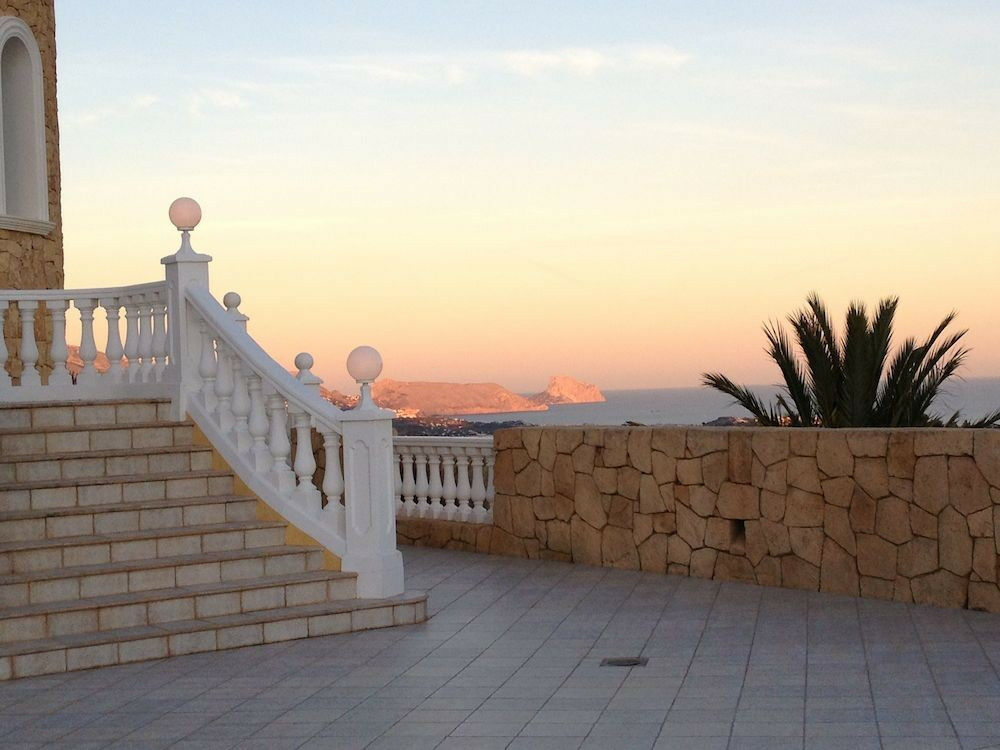 Detached Villa La Nucia Alicante - image 8