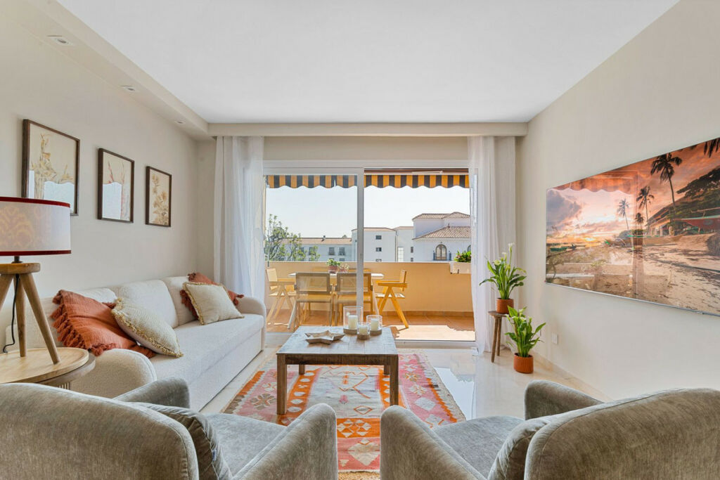 Middle Floor Apartment Nueva Andalucía Málaga - image 9