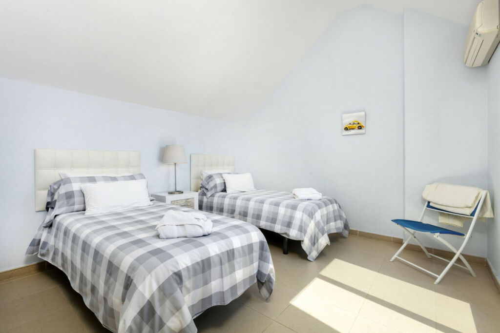 Top Floor Apartment Nueva Andalucía Málaga - image 8