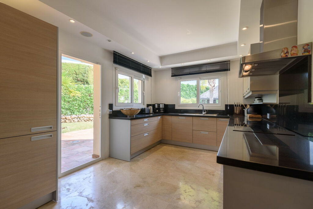 Detached Villa Los Monteros Málaga - image 8