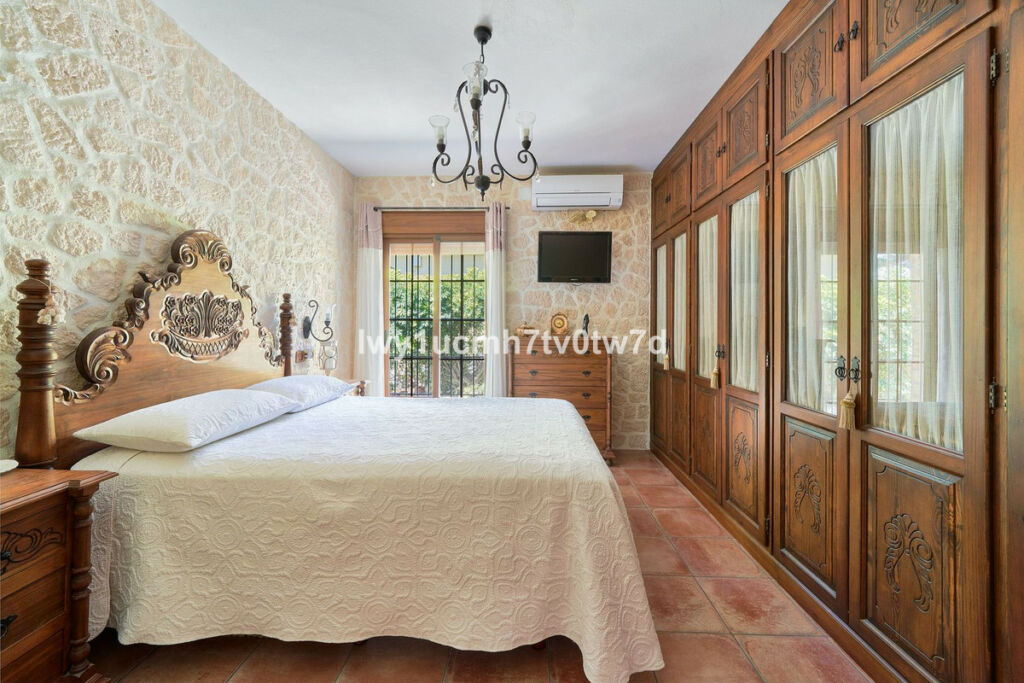 Detached Villa Alhaurín de la Torre Málaga - image 8