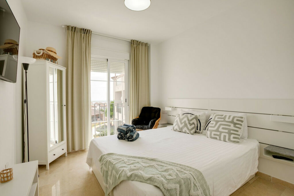 Middle Floor Apartment Manilva Málaga - image 8