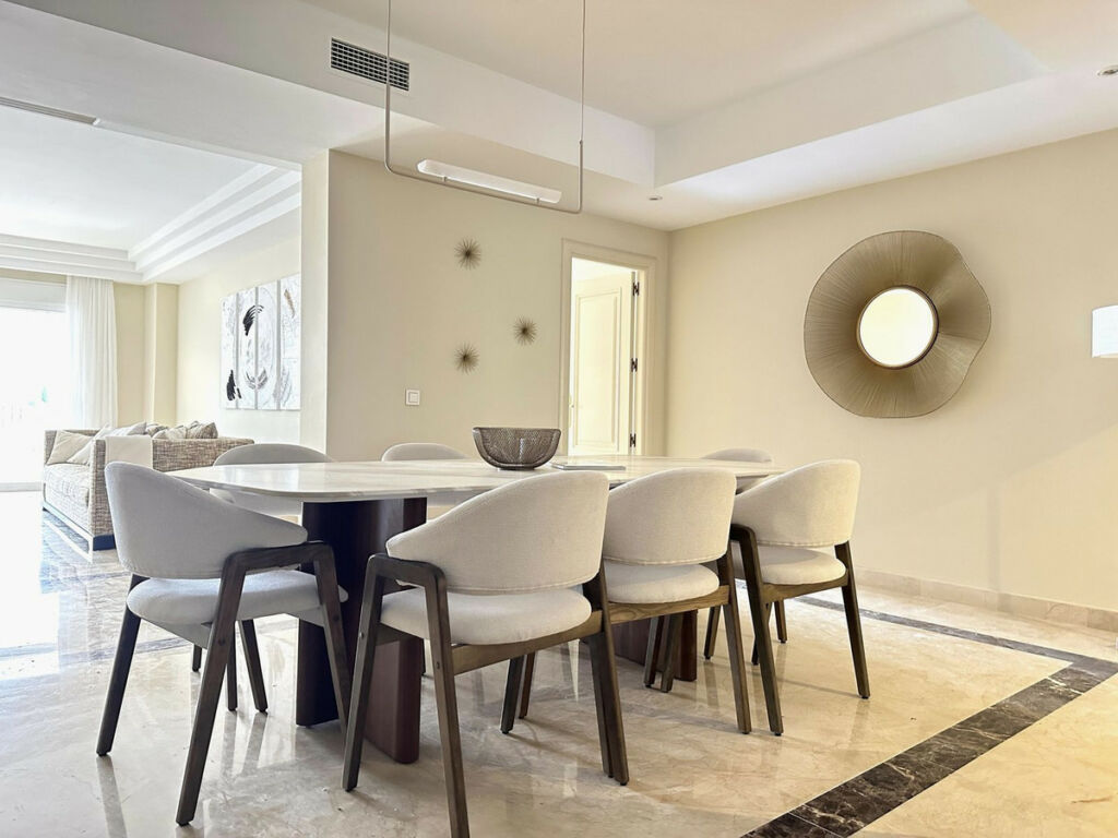 Middle Floor Apartment Nagüeles Málaga - image 6
