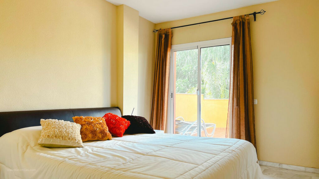 Middle Floor Apartment Reserva de Marbella Málaga - image 9