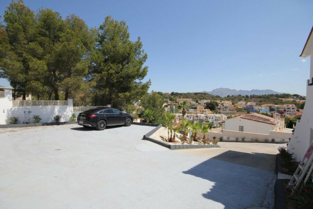 Detached Villa La Nucia Alicante - image 9