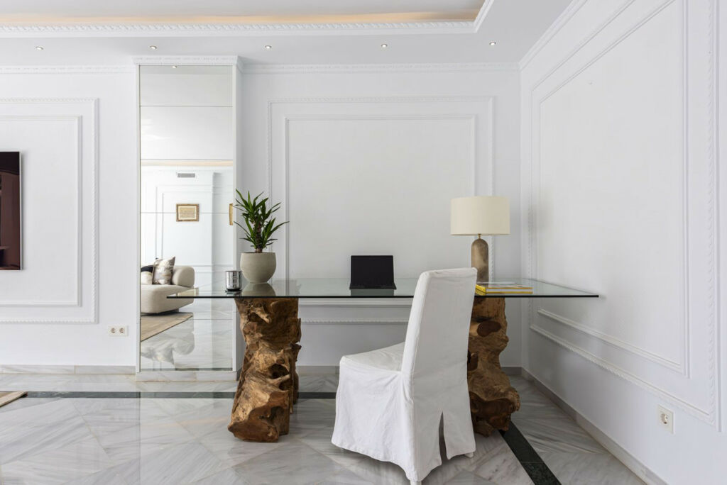 Middle Floor Apartment The Golden Mile Málaga - image 9