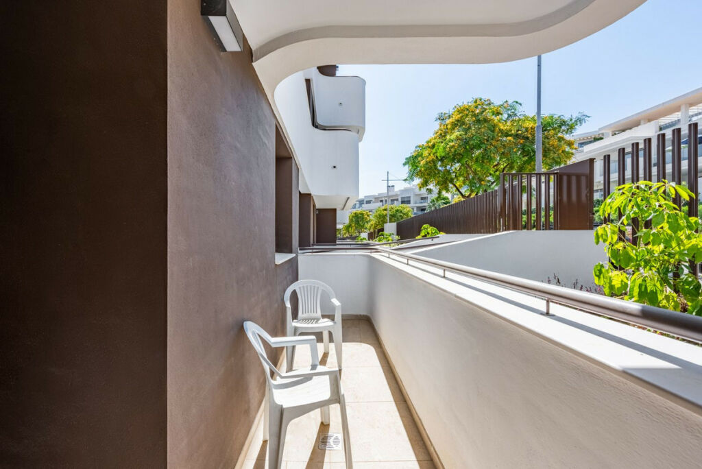 Middle Floor Apartment Estepona Málaga - image 9