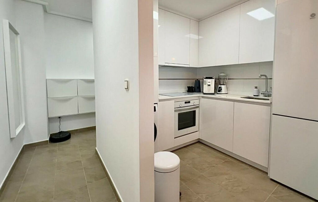 Middle Floor Apartment Torrevieja Alicante - image 9