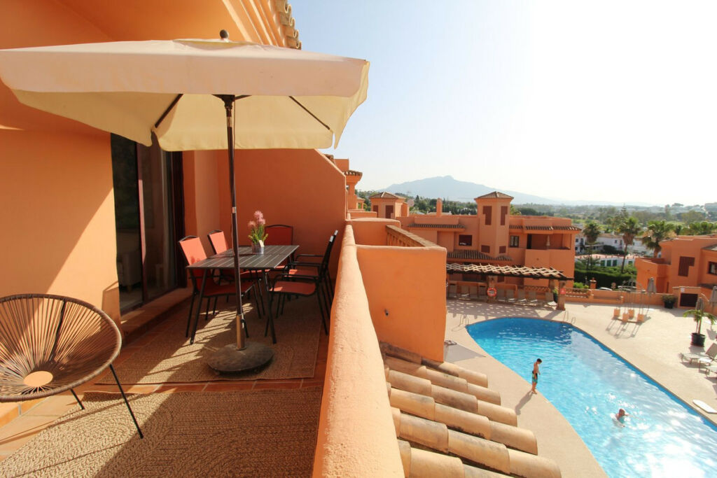 Middle Floor Apartment El Paraiso Málaga - image 9
