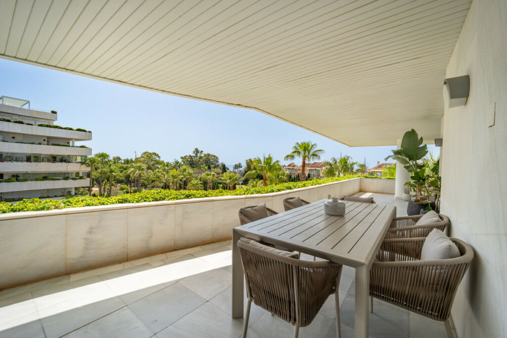 Middle Floor Apartment Puerto Banús Málaga - image 17