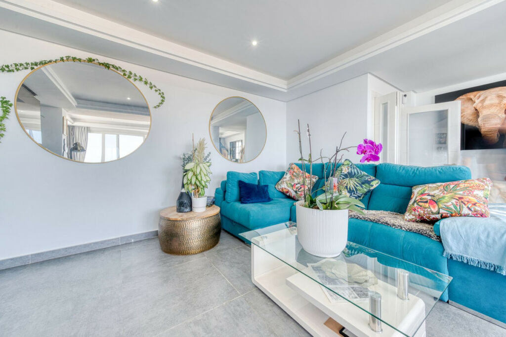 Detached Villa Estepona Málaga - image 8