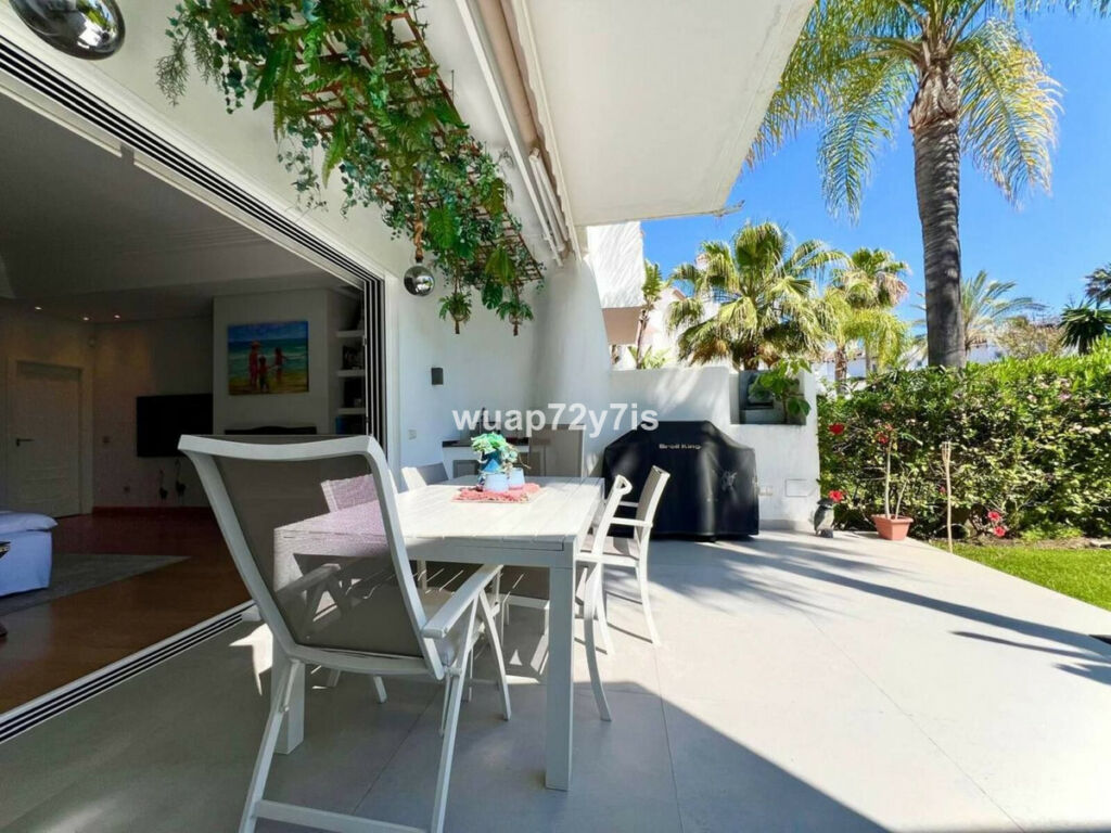 Townhouse Estepona Málaga - image 9