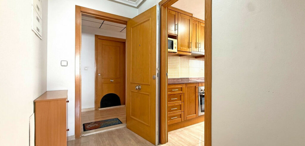 Middle Floor Apartment Torrevieja Alicante - image 9