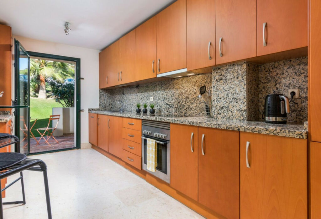 Ground Floor Apartment Benahavís Málaga - image 9