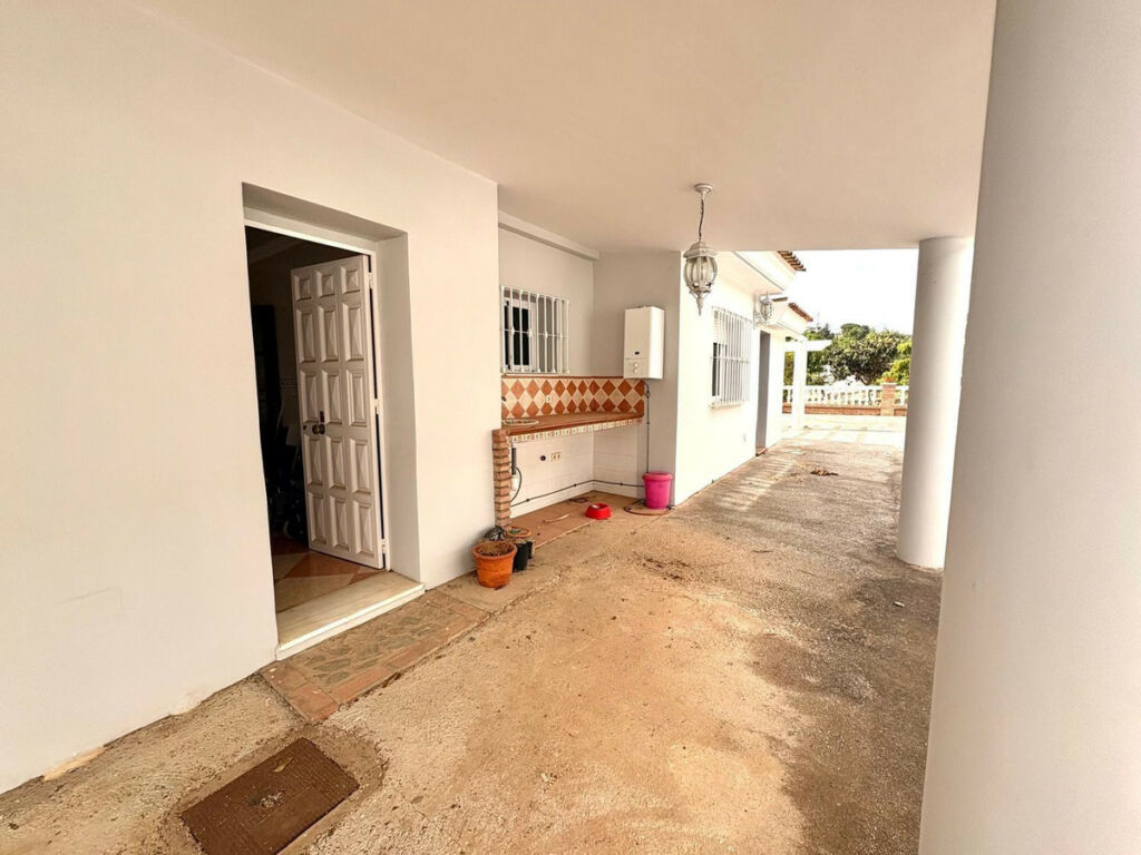 Detached Villa Alhaurín de la Torre Málaga - image 14