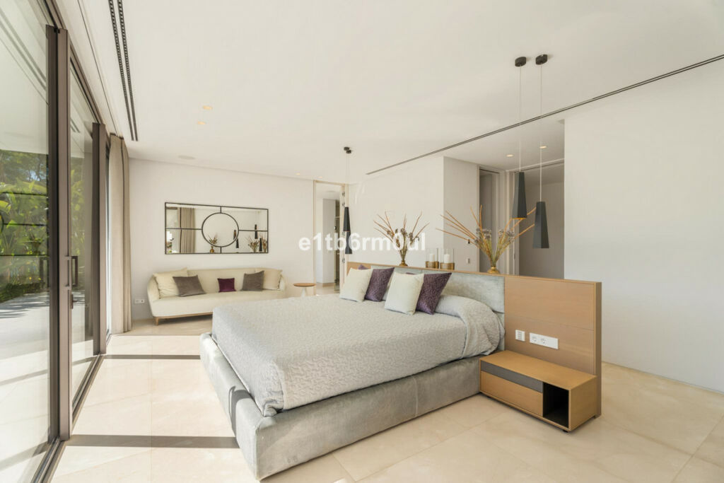 Detached Villa La Quinta Málaga - image 9