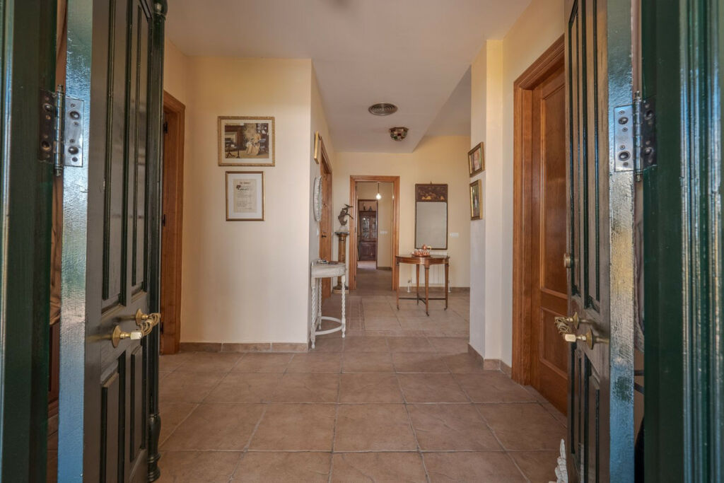 Detached Villa Alhaurín el Grande Málaga - image 9