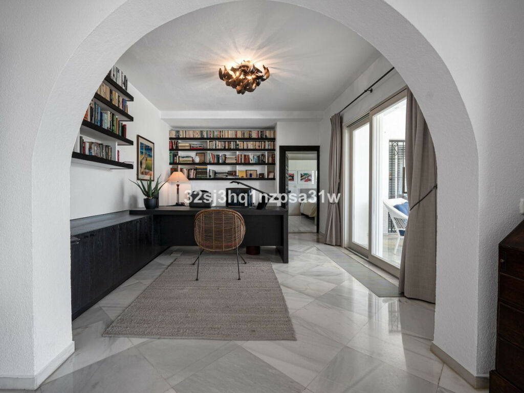 Detached Villa Nueva Andalucía Málaga - image 9