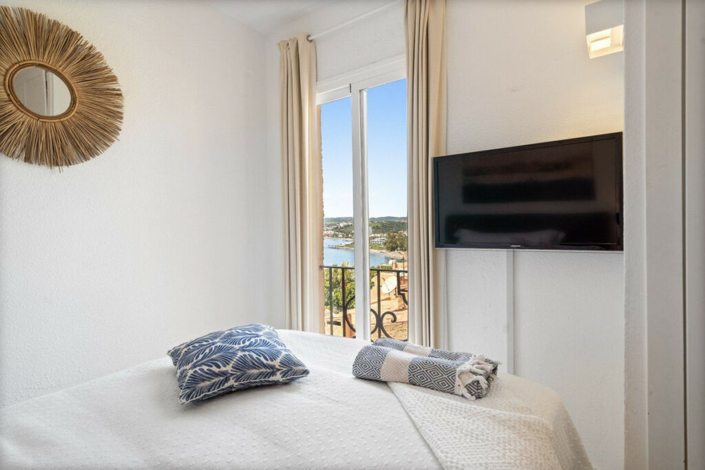 Middle Floor Apartment Estepona Málaga - image 9