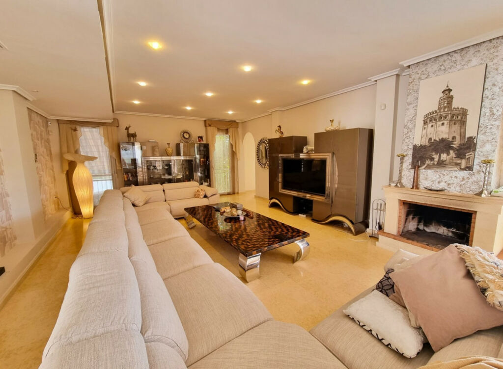 Detached Villa La Mata Alicante - image 3