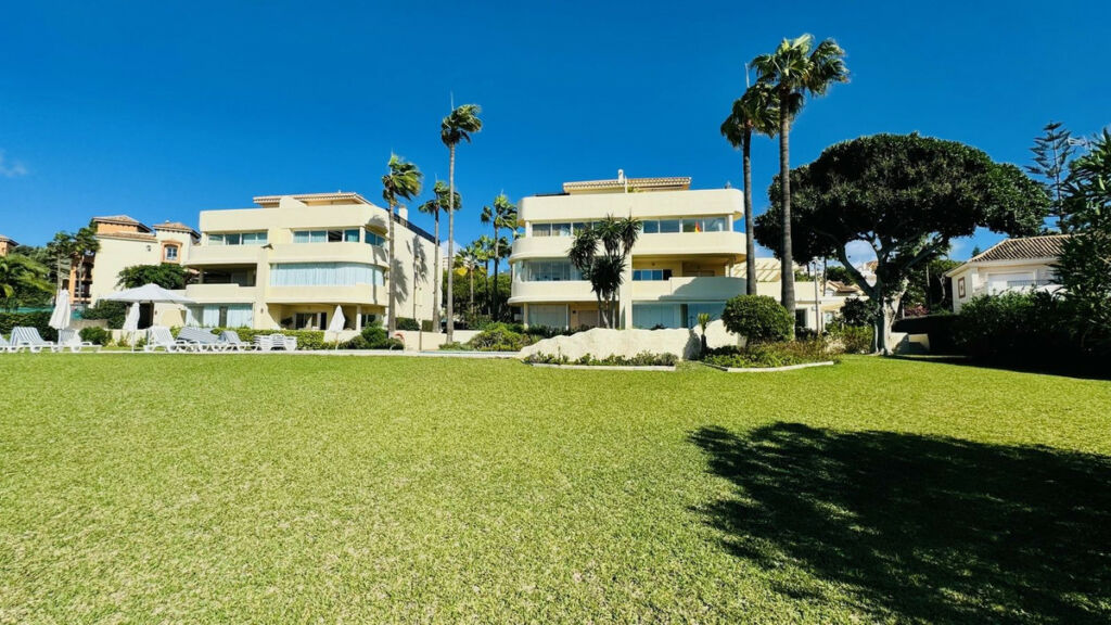Ground Floor Apartment Elviria Málaga - image 9