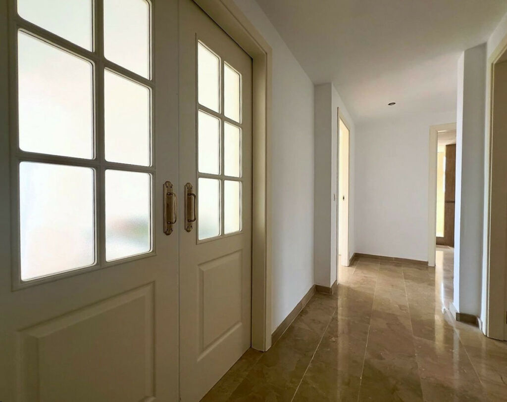 Middle Floor Apartment Calahonda Málaga - image 9