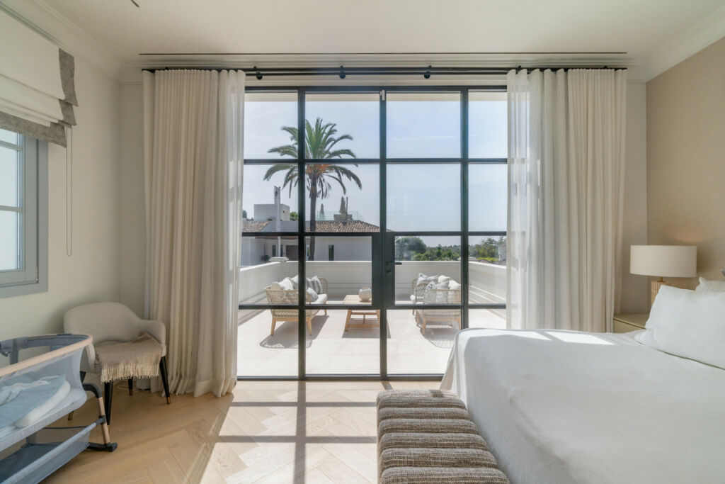 Detached Villa Nueva Andalucía Málaga - image 9