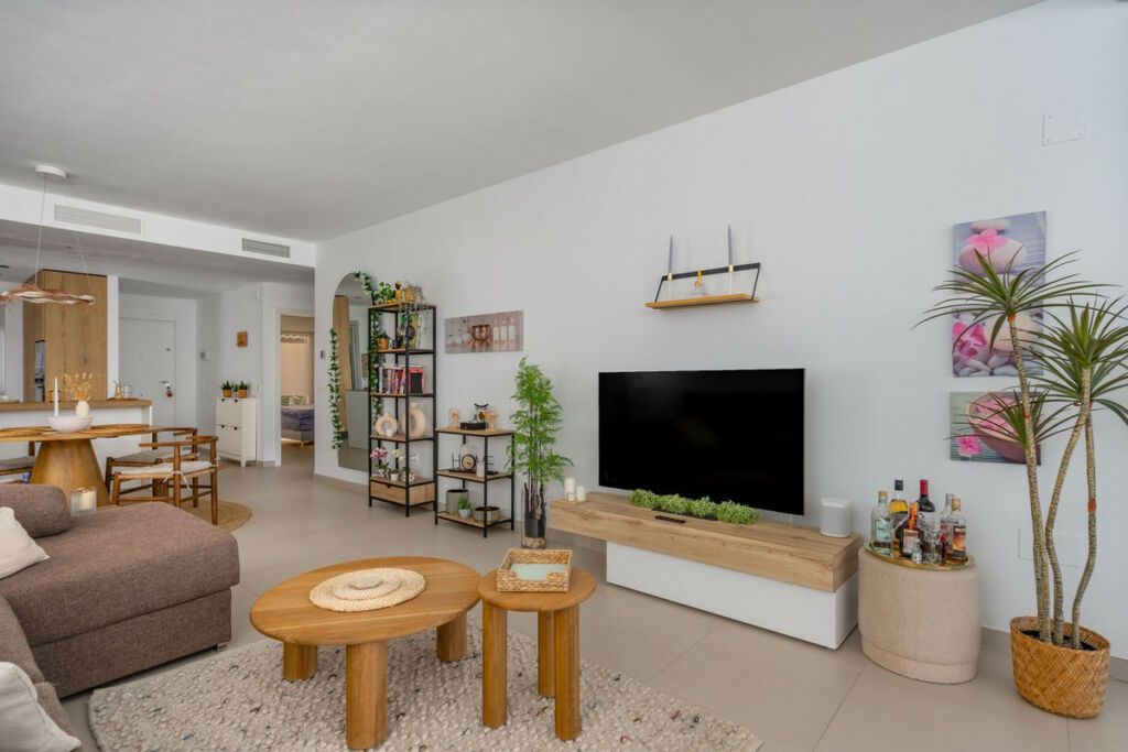 Middle Floor Apartment Benalmadena Málaga - image 8