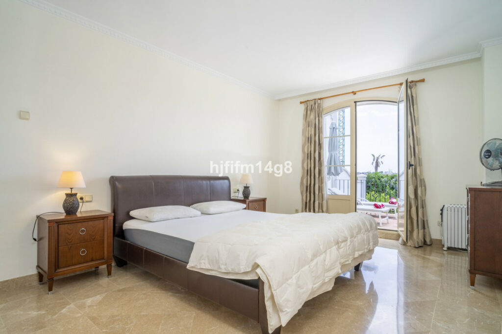 Townhouse Nueva Andalucía Málaga - image 9