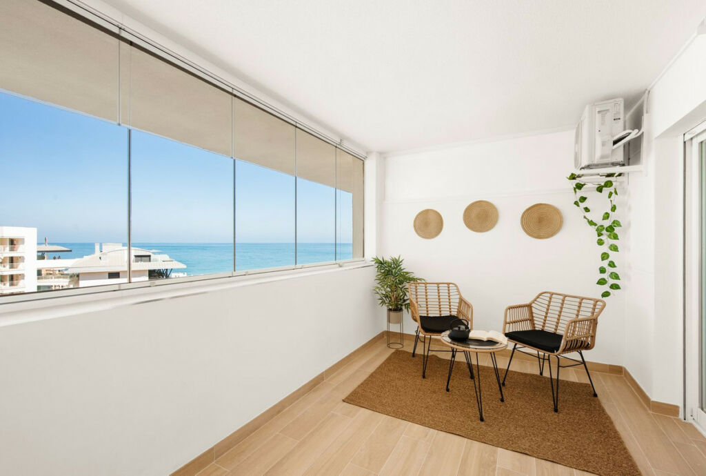 Middle Floor Apartment Carvajal Málaga - image 9