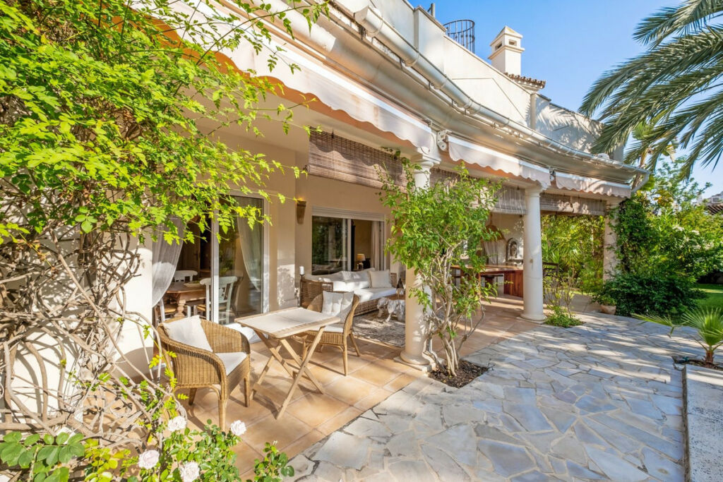 Detached Villa Reserva de Marbella Málaga - image 9