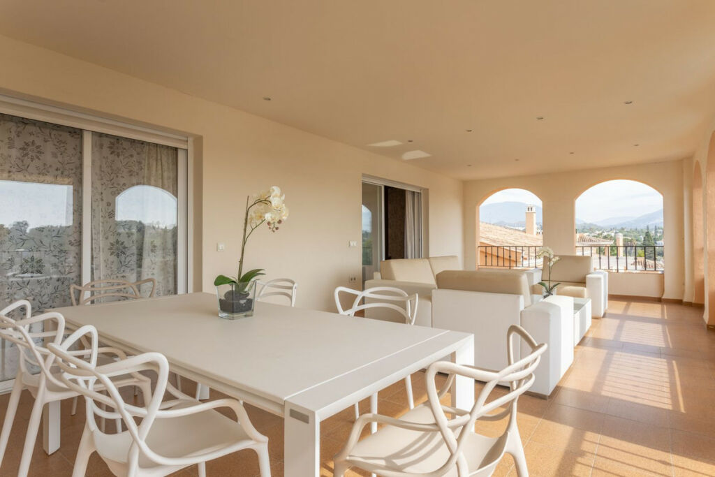 Middle Floor Apartment Nueva Andalucía Málaga - image 9