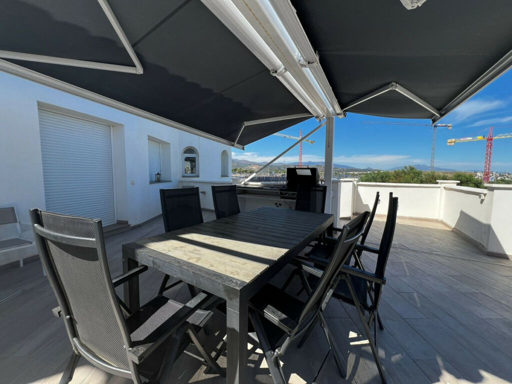 Detached Villa Estepona Málaga - image 9