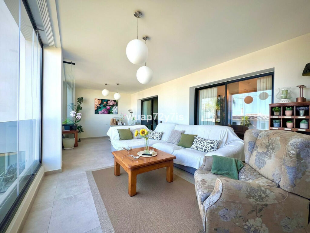 Middle Floor Apartment Estepona Málaga - image 9