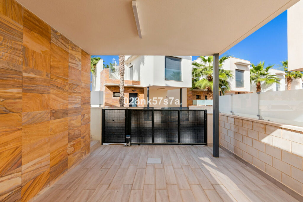 Detached Villa Lomas de Cabo Roig Alicante - image 9