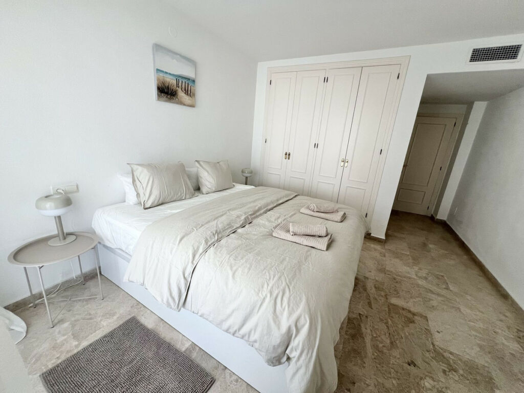Middle Floor Apartment Calahonda Málaga - image 9