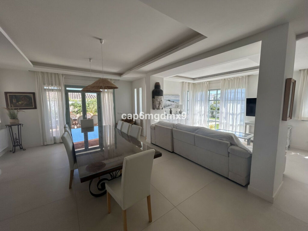 Detached Villa San Pedro de Alcántara Málaga - image 9