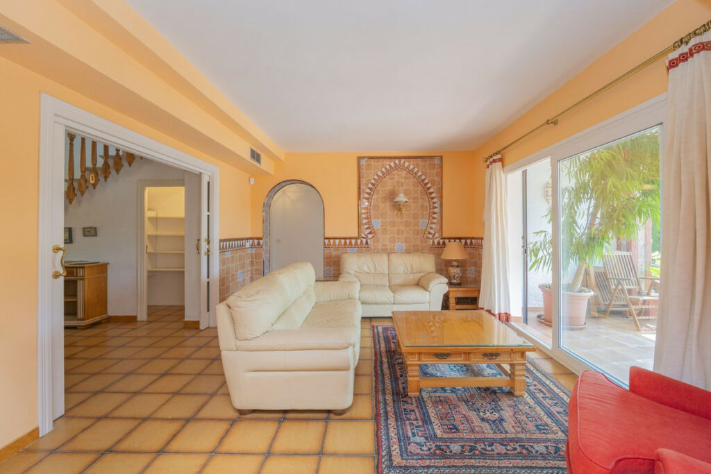 Detached Villa Marbella Málaga - image 9