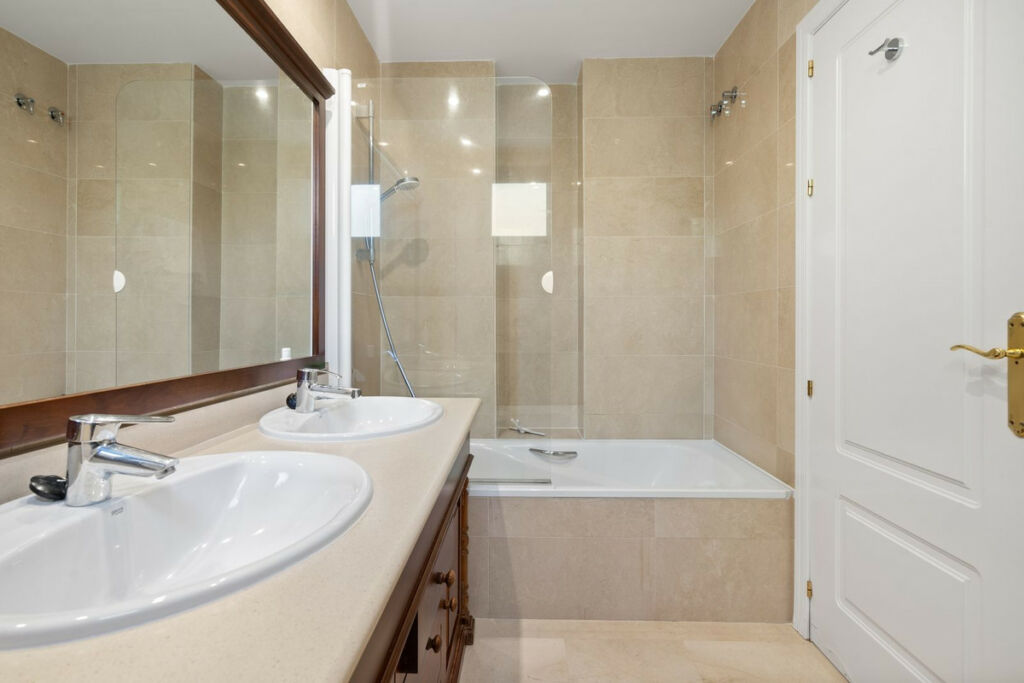 Penthouse Los Arqueros Málaga - image 9