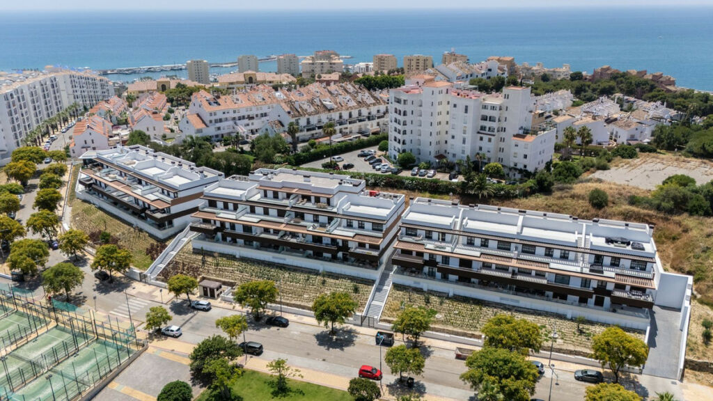 Middle Floor Apartment Estepona Málaga - image 9