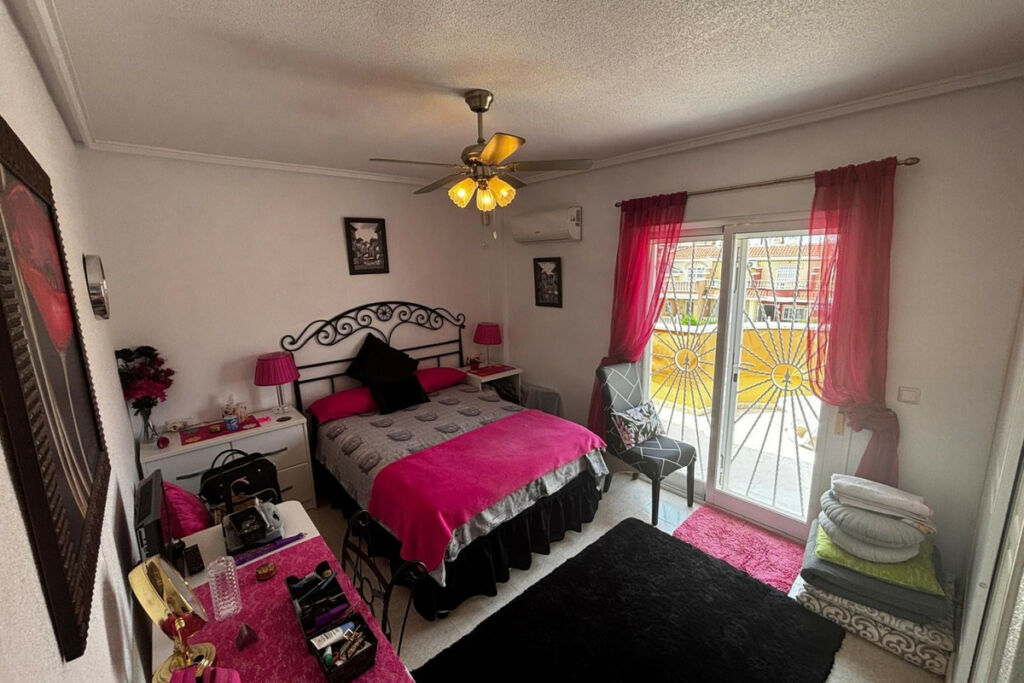 Townhouse Dona Pepa Alicante - image 9