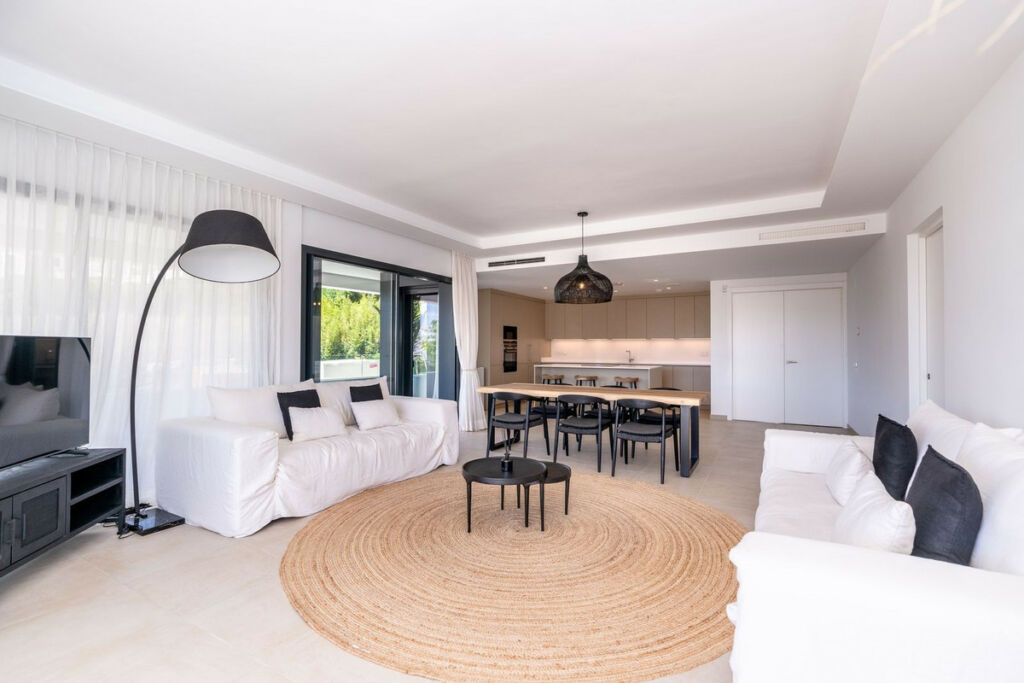 Middle Floor Apartment Estepona Málaga - image 9