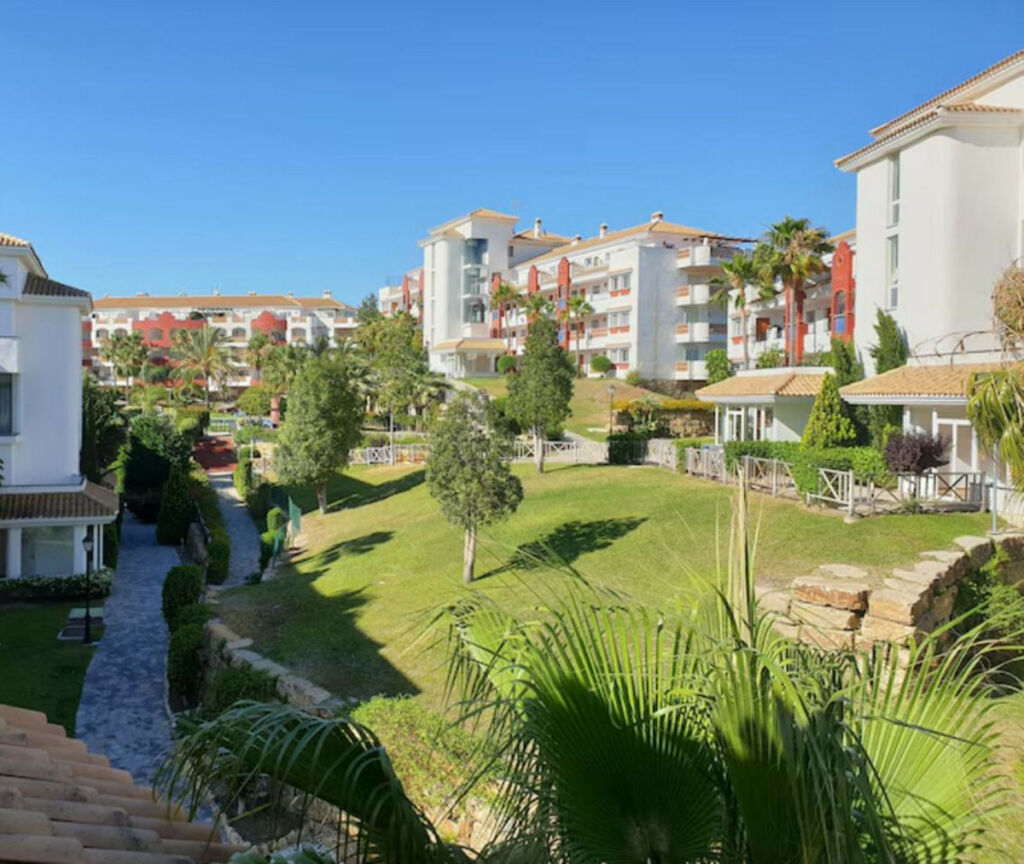 Middle Floor Apartment Riviera del Sol Málaga - image 9