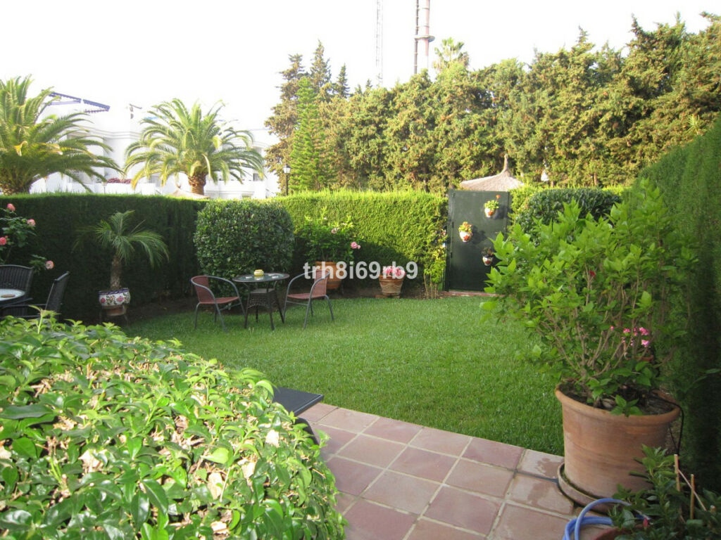 Ground Floor Apartment El Paraiso Málaga - image 9