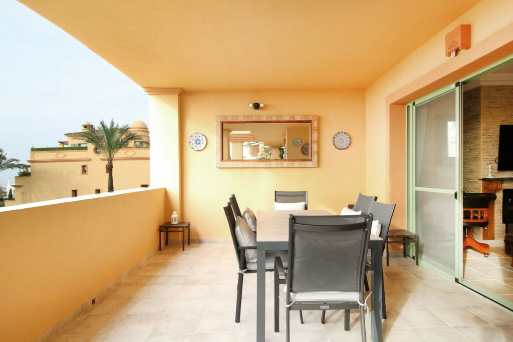 Middle Floor Apartment Los Flamingos Málaga - image 9