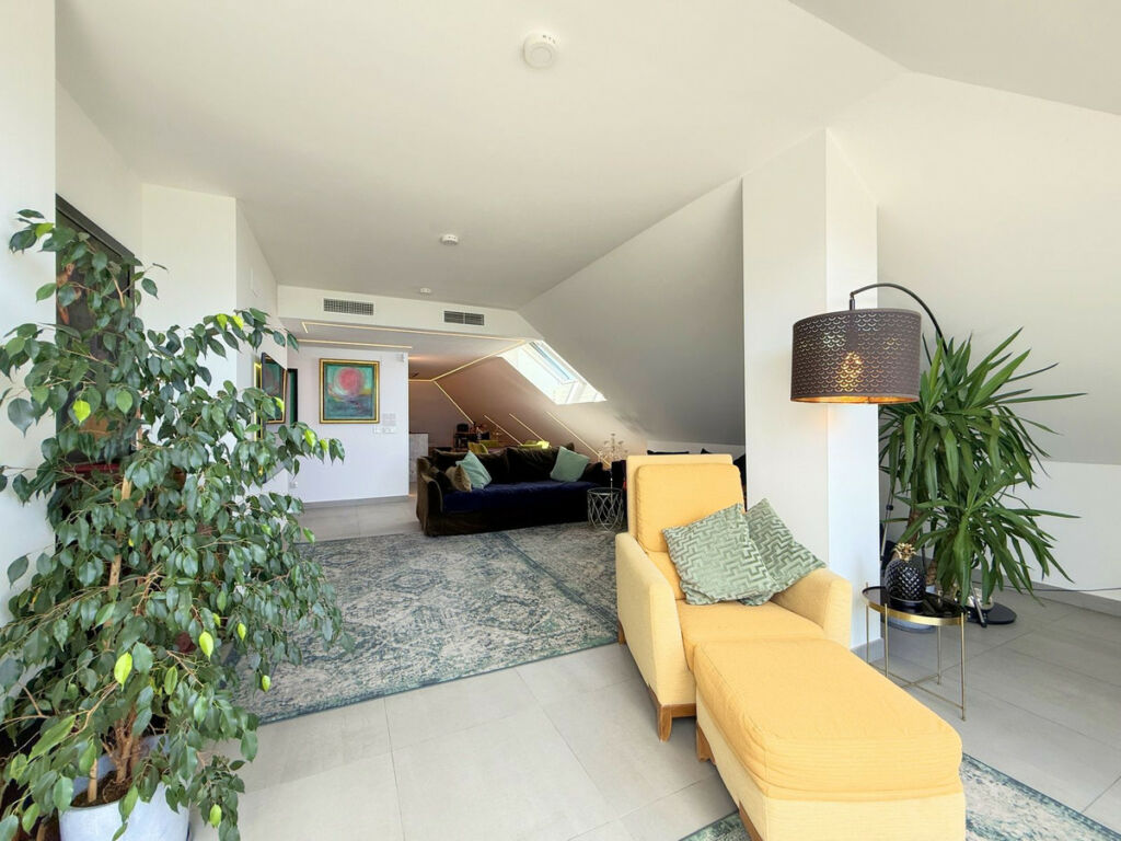 Penthouse La Duquesa Málaga - image 9
