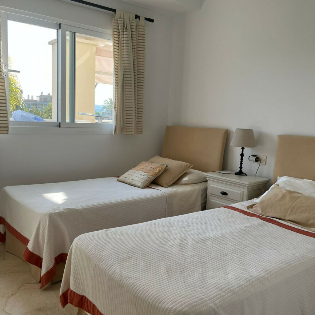 Middle Floor Apartment Estepona Málaga - image 9